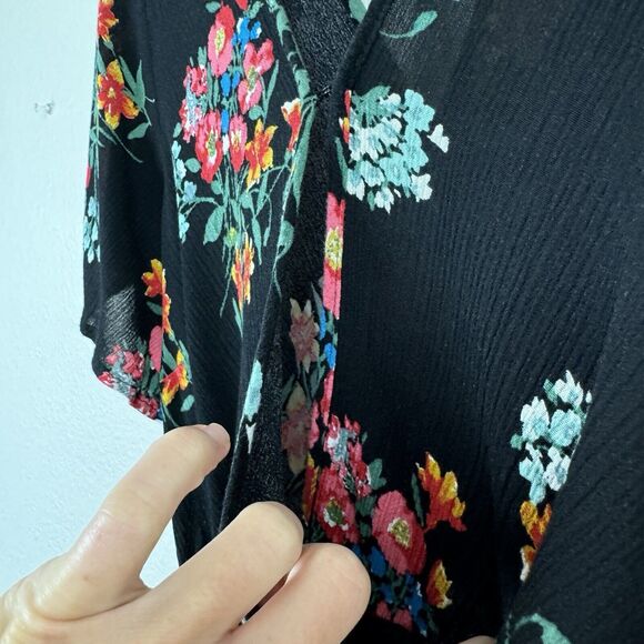 Xhilaration Gauzy Boho Flutter Sleeve Floral Cropped Wrap Top Black Pink Small - Picture 5 of 15